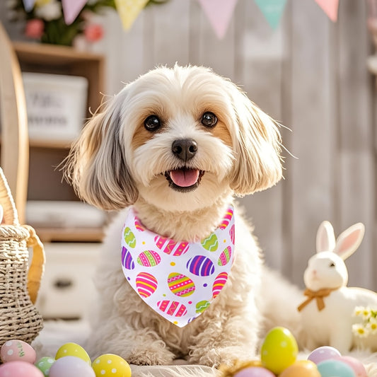 Ensemble de 2 bandanas pour chien sur le thème de Pâques, motifs colorés représentants des œufs de Pâques, des lapins et des carottes. Ce foulard triangulaire ajustable est parfait pour les chiens et les chats de taille moyenne.