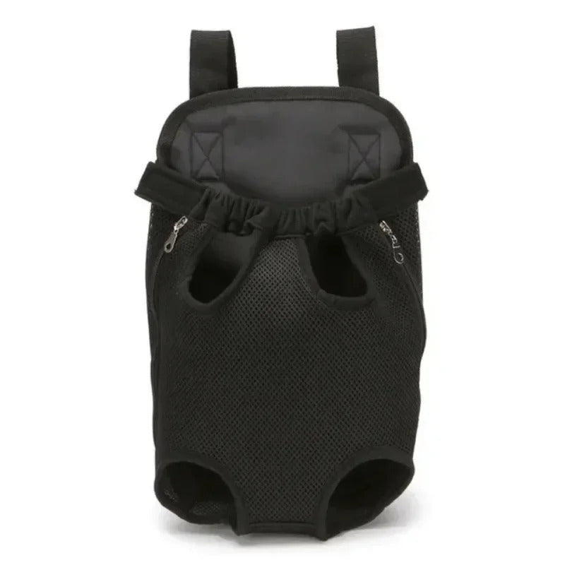 Sac à dos de transport pour chien, en position assise avec les pattes hors du sac. Conçu en maille, le sac est aéré et confortable, disponible en diverses couleurs