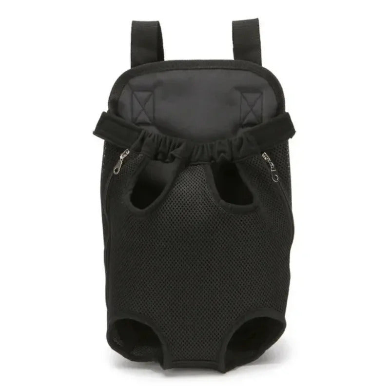 Sac à dos de transport pour chien, en position assise avec les pattes hors du sac. Conçu en maille, le sac est aéré et confortable, disponible en diverses couleurs