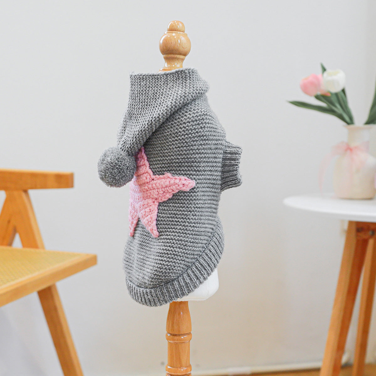 Pull à capuche tricoté pour chien, gris avec étoile rose dans le dos, pompon sur la capuche, bien chaud, facile à enfiler