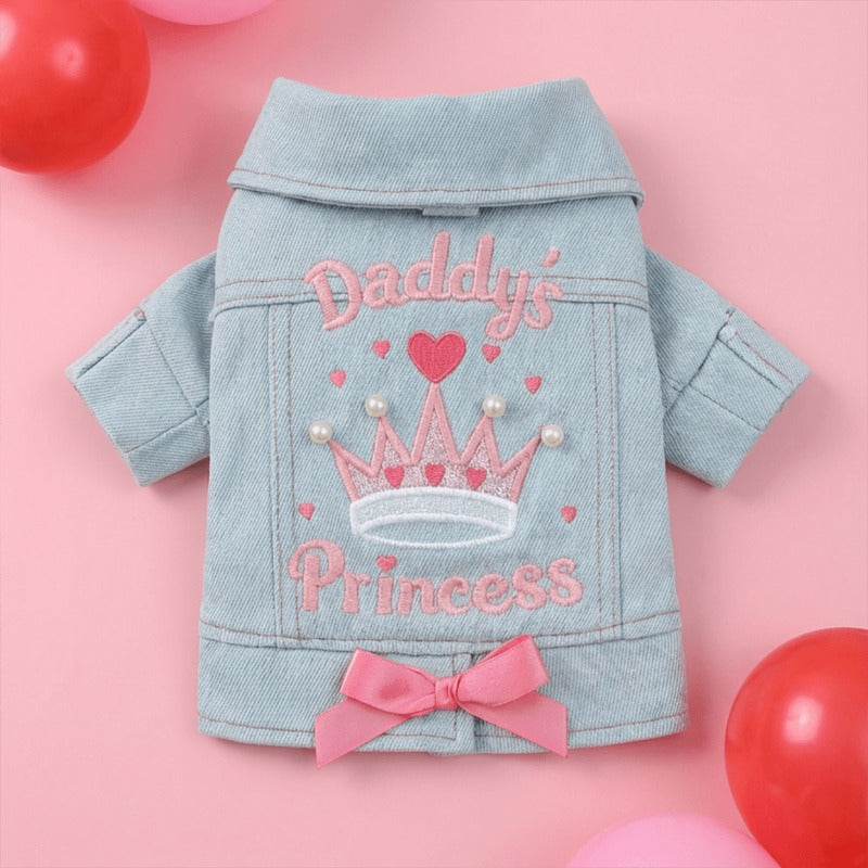 Veste en jeans pour petit chien, écriture rose "Daddy's Princess" et motif de couronne avec perles.