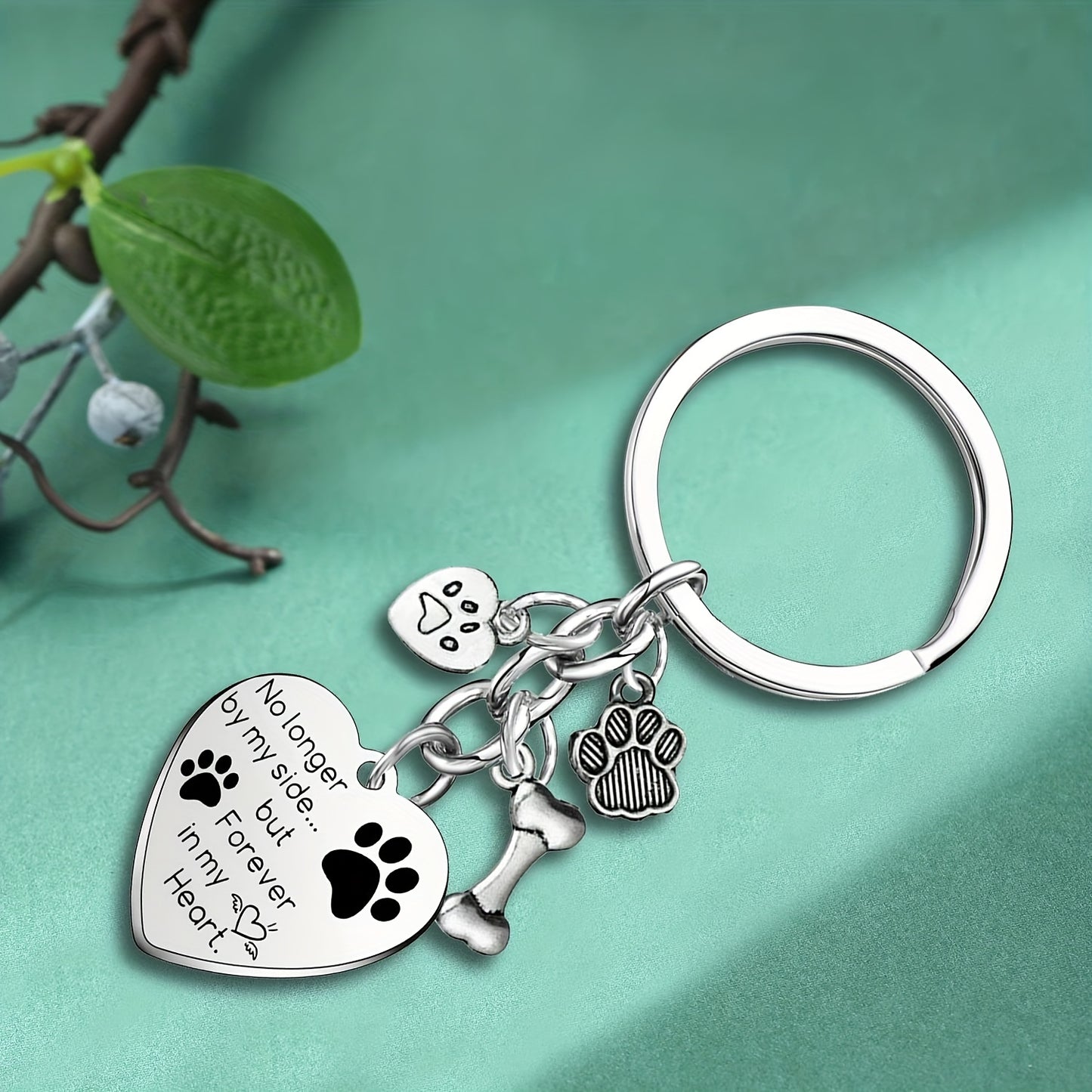 Porte-clés commémoratif pour chien en forme de coeur, avec message pour toujours dans mon coeur. Breloque en forme d'empreinte de patte et d'os, diverses couleurs