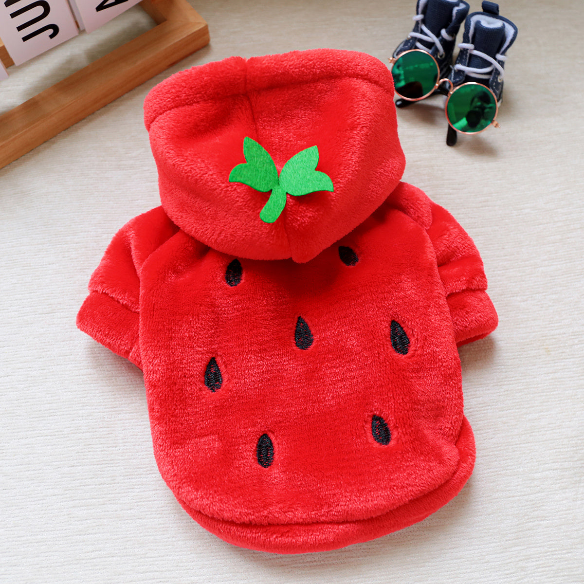 Sweat à capuche en forme de fraise, costume coloré pour petit chien, bien chaud