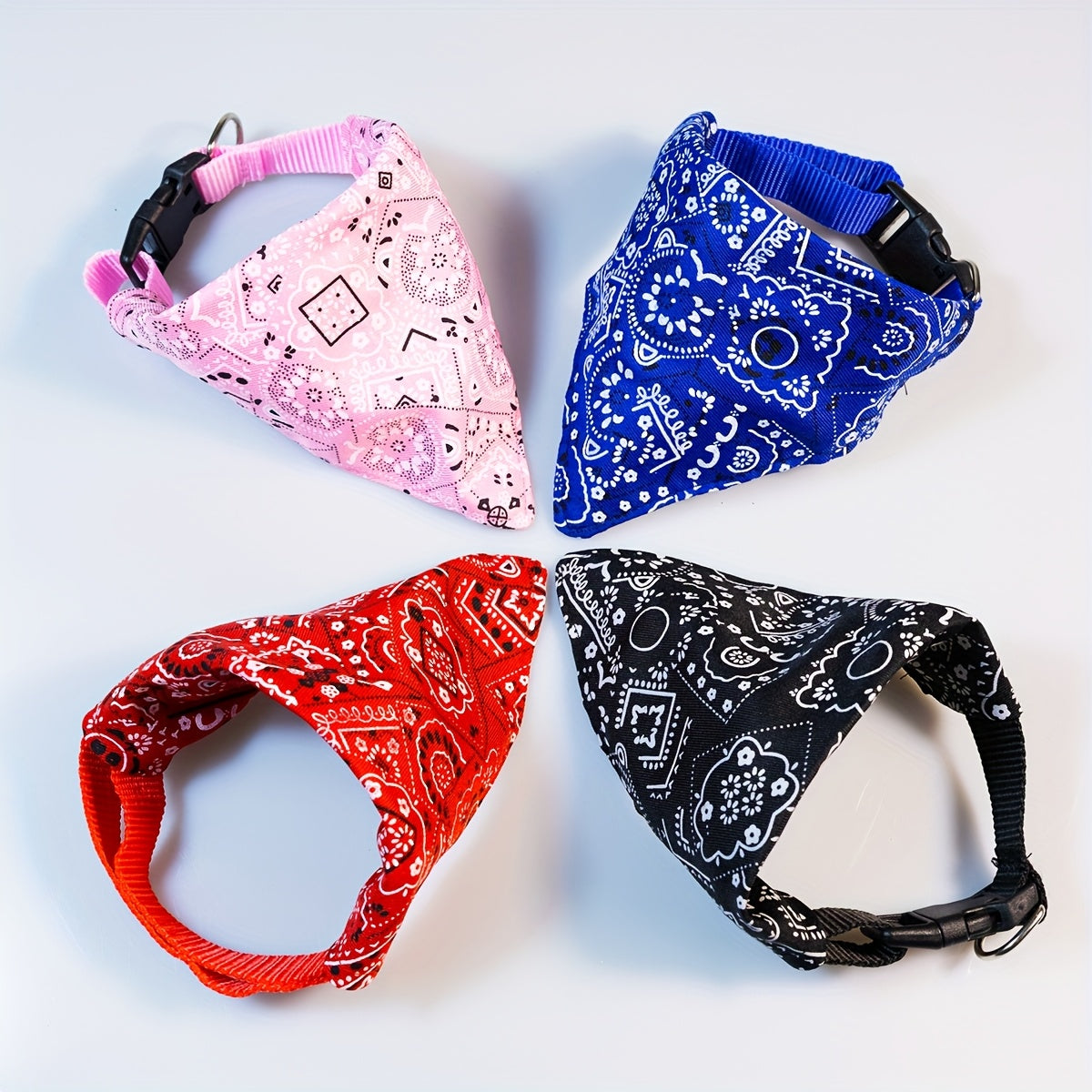 Bandana personnalisable et collier ajustable pour chien - Nom personnalisé, fermeture à pression, plusieurs couleurs disponibles : rose, noir, rouge et bleu