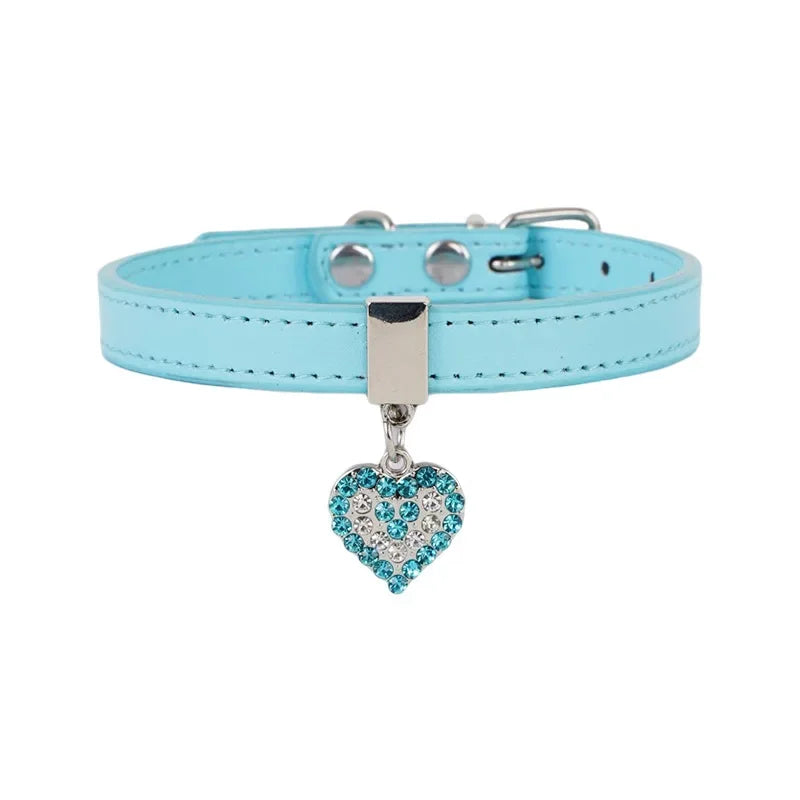 Collier réglable pour chien, en cuir avec pendentif en forme de cœur orné de strass scintillants, pour chiens de petite et moyenne taille, diverses couleurs