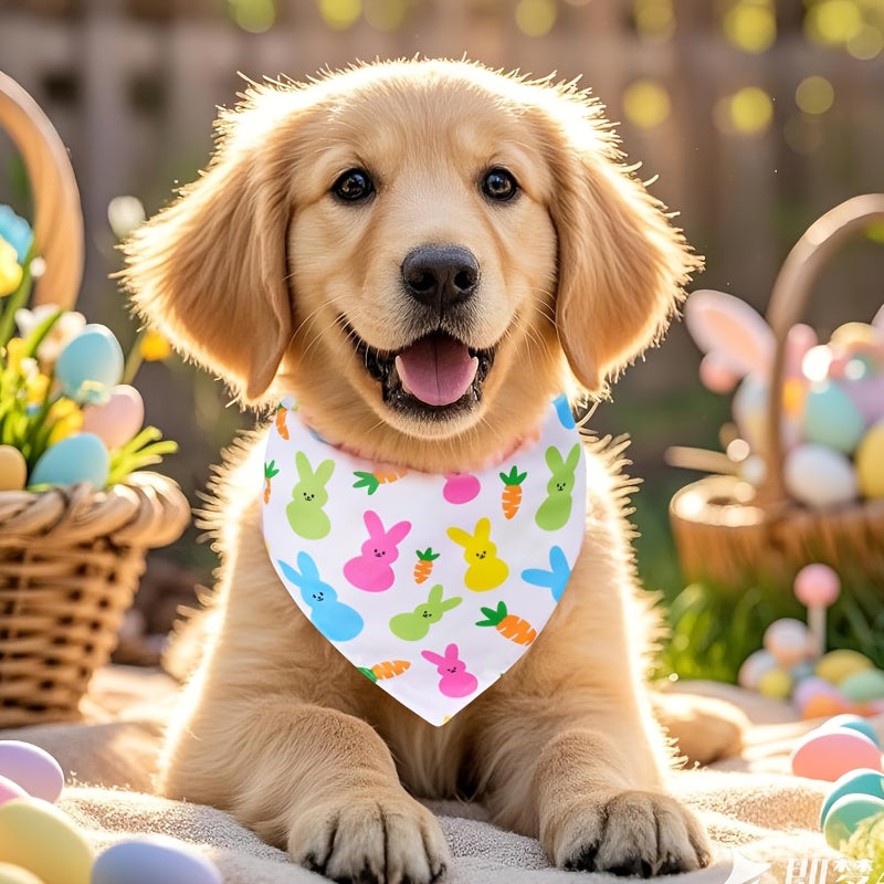 Ensemble de 2 bandanas pour chien sur le thème de Pâques, motifs colorés représentants des œufs de Pâques, des lapins et des carottes. Ce foulard triangulaire ajustable est parfait pour les chiens et les chats de taille moyenne.