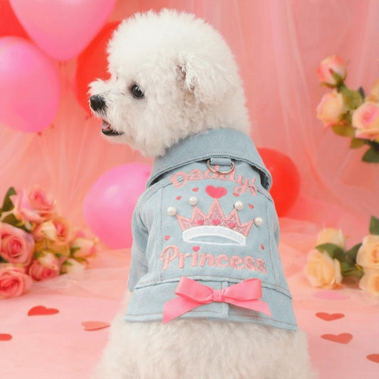Veste en jeans pour petit chien, écriture rose "Daddy's Princess" et motif de couronne avec perles.