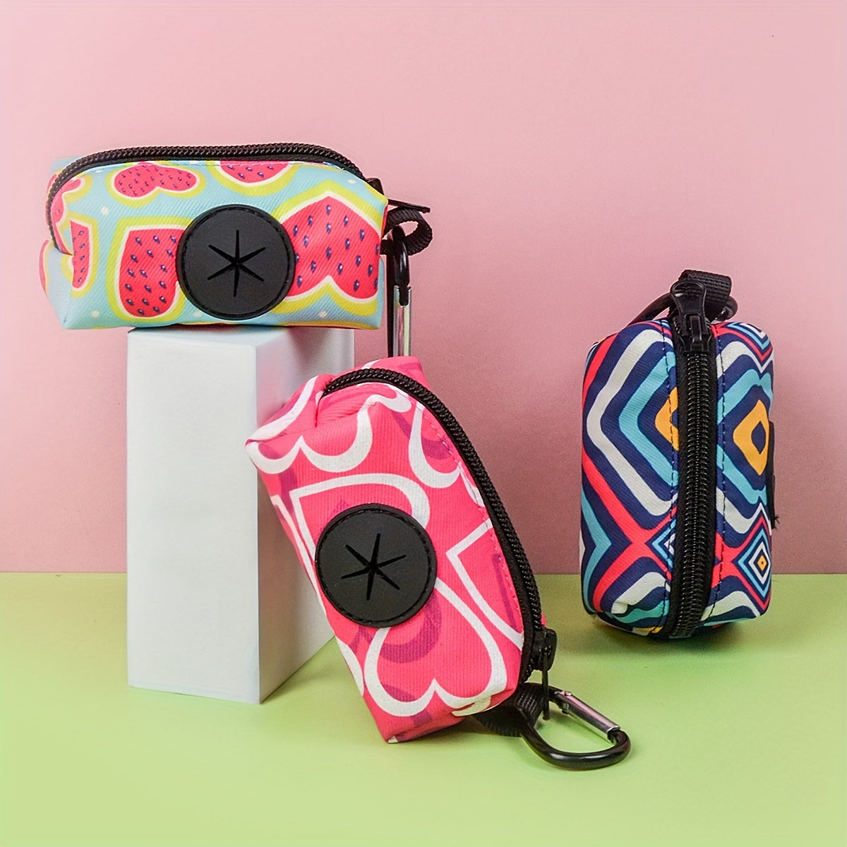 Distributeur de sacs pour crottes de chiens, divers motifs et diverses couleurs